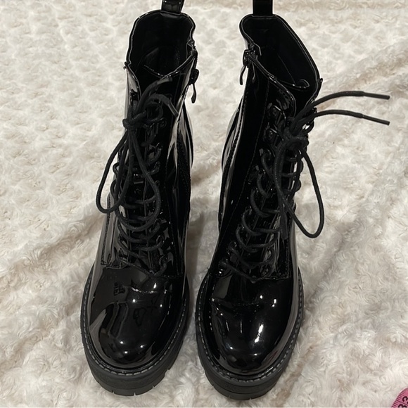 AlIT Patent Leather Block Chunky High Heel Boot. Size 9 black and White laces. - Picture 4 of 16